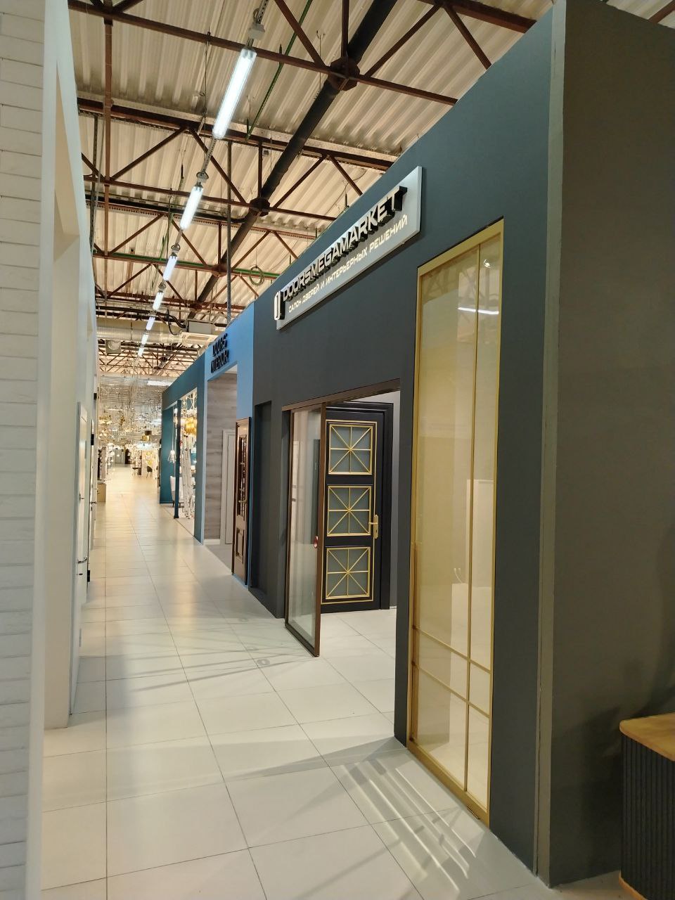 Дверные полотна и материалы в салоне Doors Mega Market