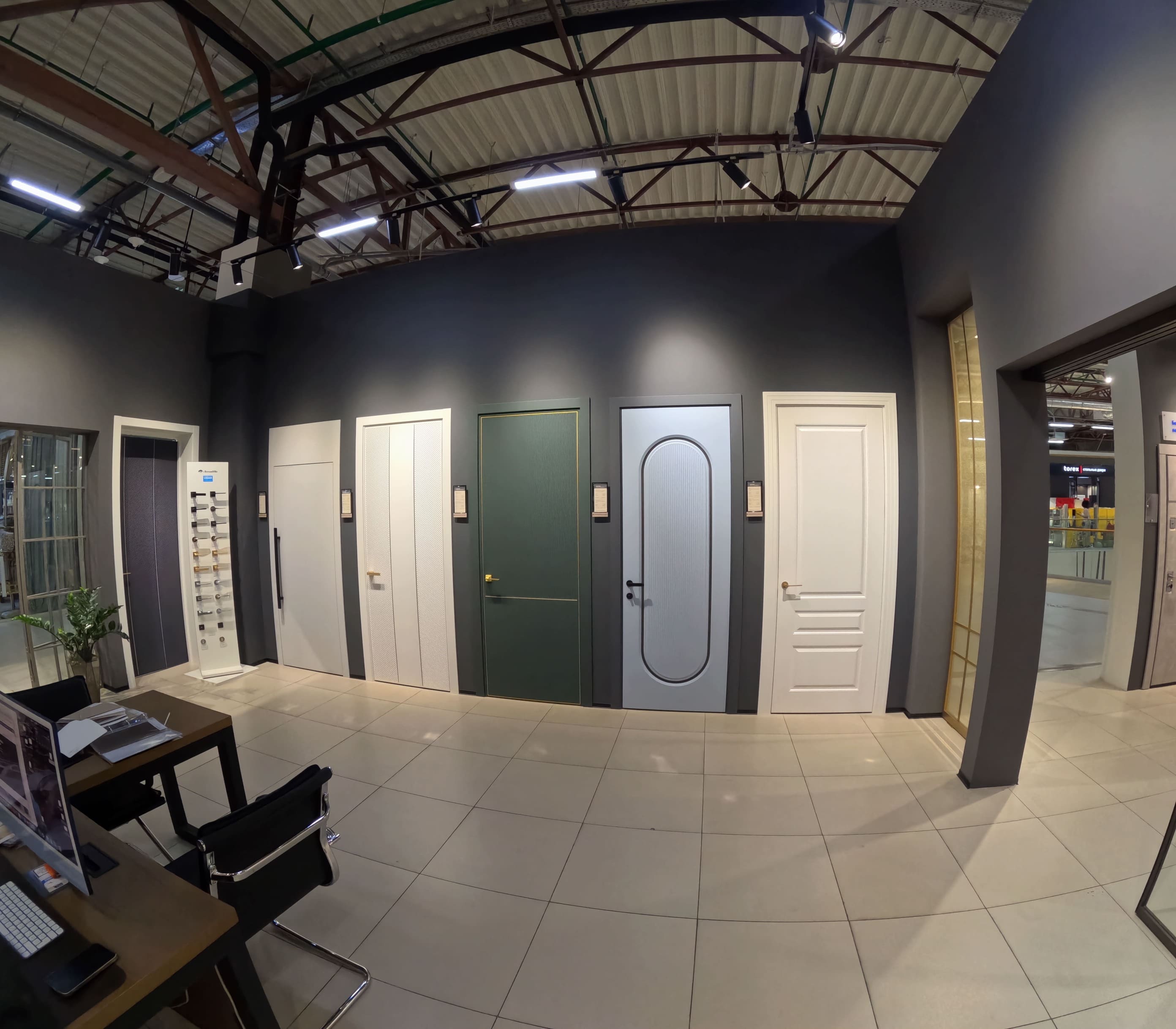 Шоурум Doors Mega Market: экспозиция салона, фото 2