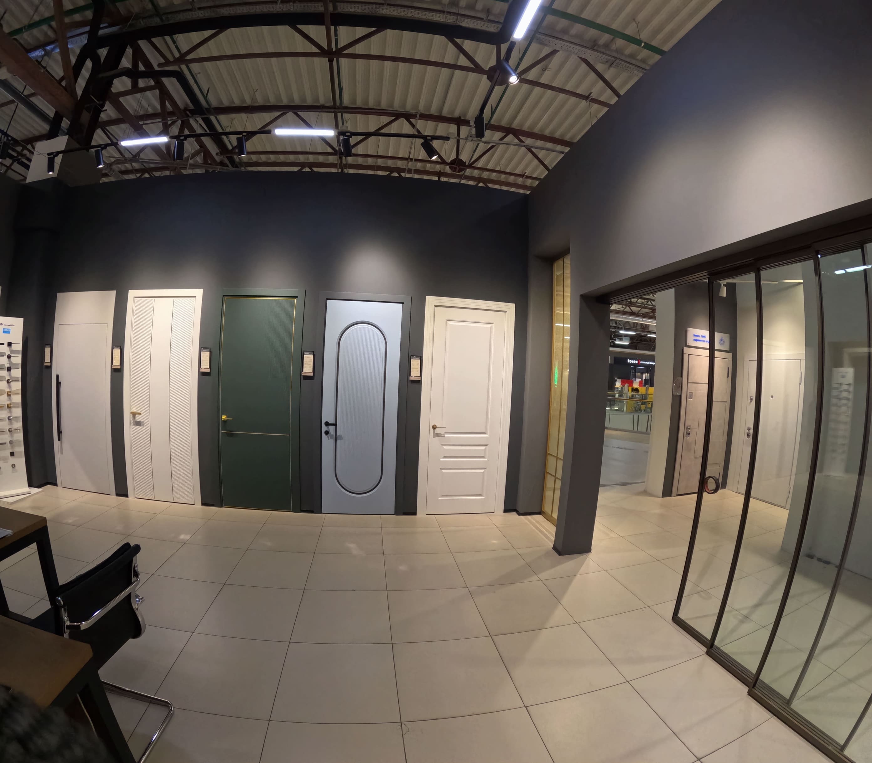 Шоурум Doors Mega Market: экспозиция салона, фото 3