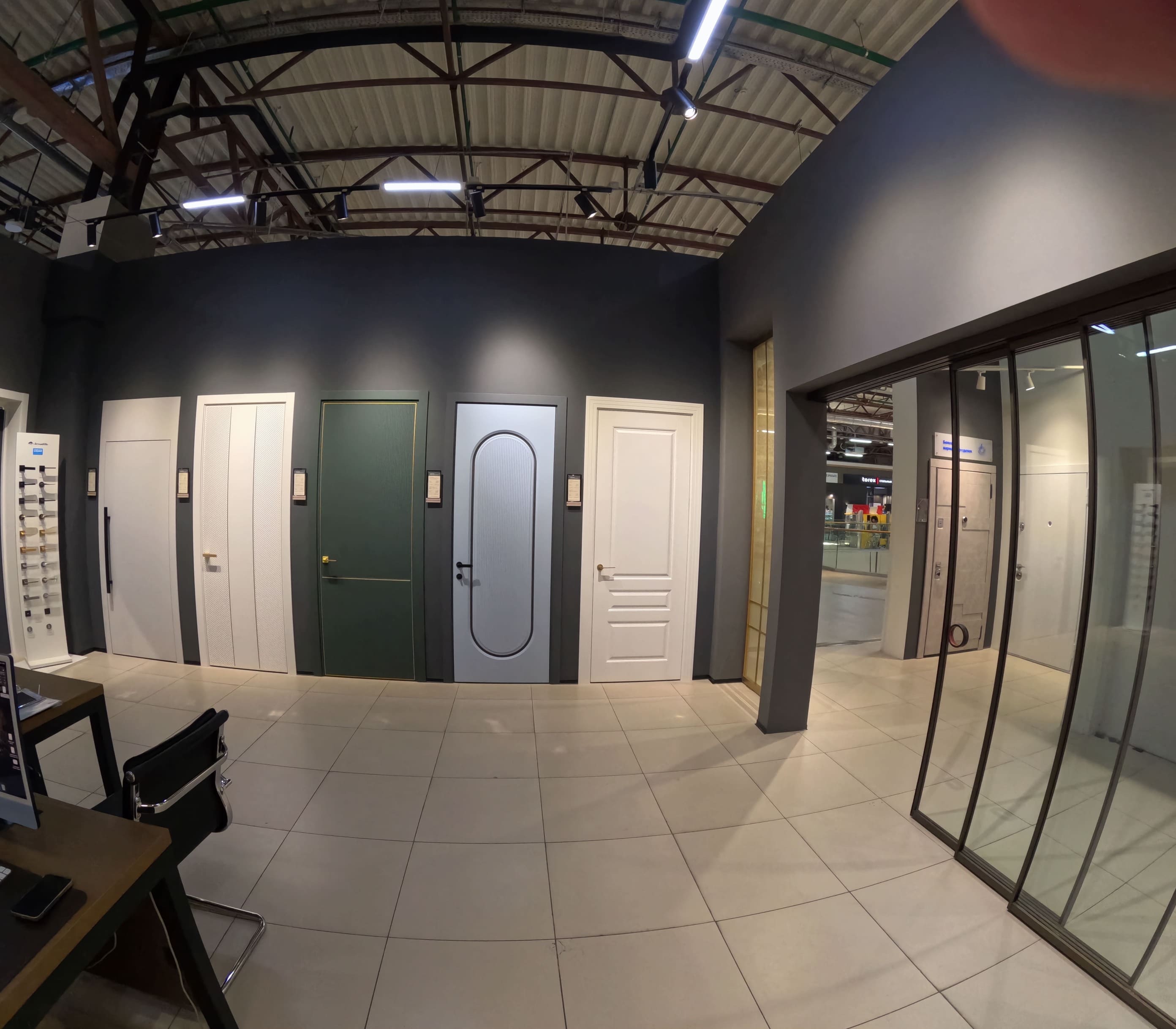Шоурум Doors Mega Market: экспозиция салона, фото 4